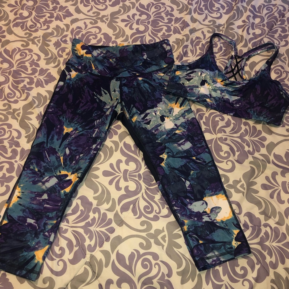 NWOT 2 Piece Workout Set Sports Bra & Leggings
